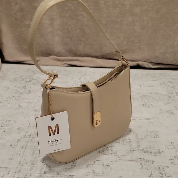 Chic Tan Shoulder Bag - Picture 3 of 15